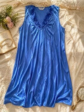 Vanity Fair Blue Satin Sleeveless Nightgown with Lace Trim USA Romantic slip